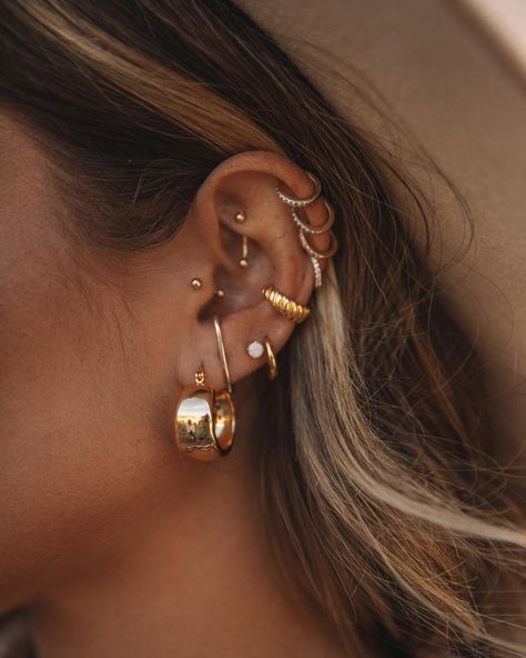 Conch Piercing Hoop Chunky, Piercing Gold Ear, Maxamilist Ear Piercings, Chunky Conch Hoop, Conch Piercing Hoop, Different Ear Piercings, Ear Peircings, Piercing Chart, Opal Earring