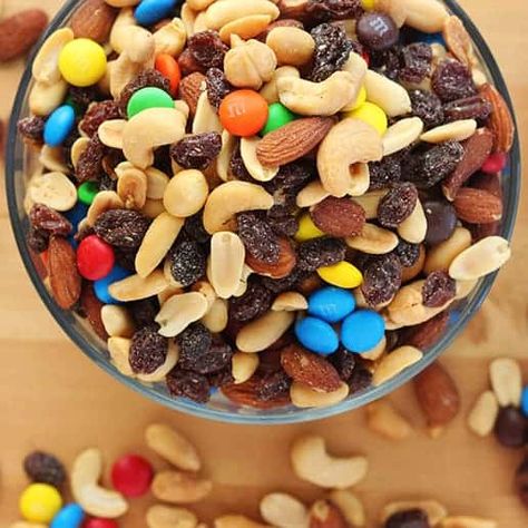 Kids Trail Mix, Sweet And Salty Trail Mix, Easy Trail Mix Recipes, Homemade Trail Mix Recipes, Salty Trail Mix, Trail Mix Recipe, Salty Recipes, Trail Mix Recipes, Homemade Trail Mix