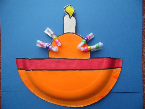 Christingle craft made with a paper plate. Craft Ideas Preschool, Christian Christmas Crafts, Christmas Articles, Messy Crafts, Christmas Bible, Winter Preschool, Window Ideas, Church Crafts, Out Of Time