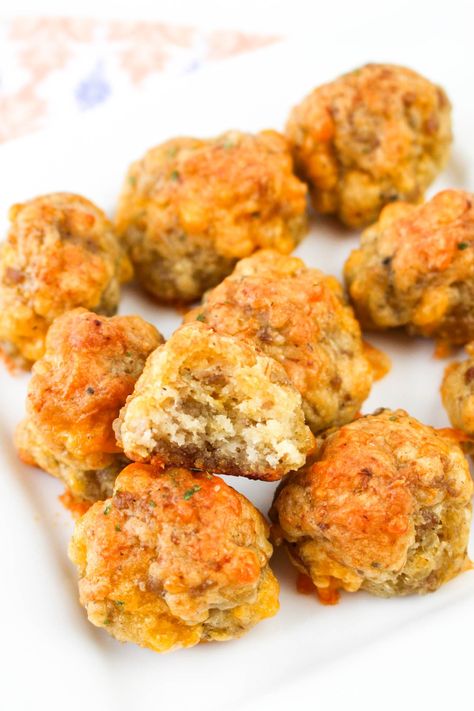 These Sausage Balls with Red Lobster Biscuit Mix blend the savory taste of sausage with the cheesy goodness of Red Lobster's Cheddar Bay Biscuit Mix. Easy to prepare, only 4 ingredients and perfect for any occasion! Cheddar Bay Sausage Balls are sure to be a crowd-pleaser. Cheddar Bay Sausage Balls, Red Lobster Biscuit Mix, Red Lobster Cheddar Bay Biscuits, Red Lobster Biscuits, Best Homemade Bread Recipe, Cheddar Bay Biscuits, Herb Bread, Mild Italian Sausage, Sausage Balls