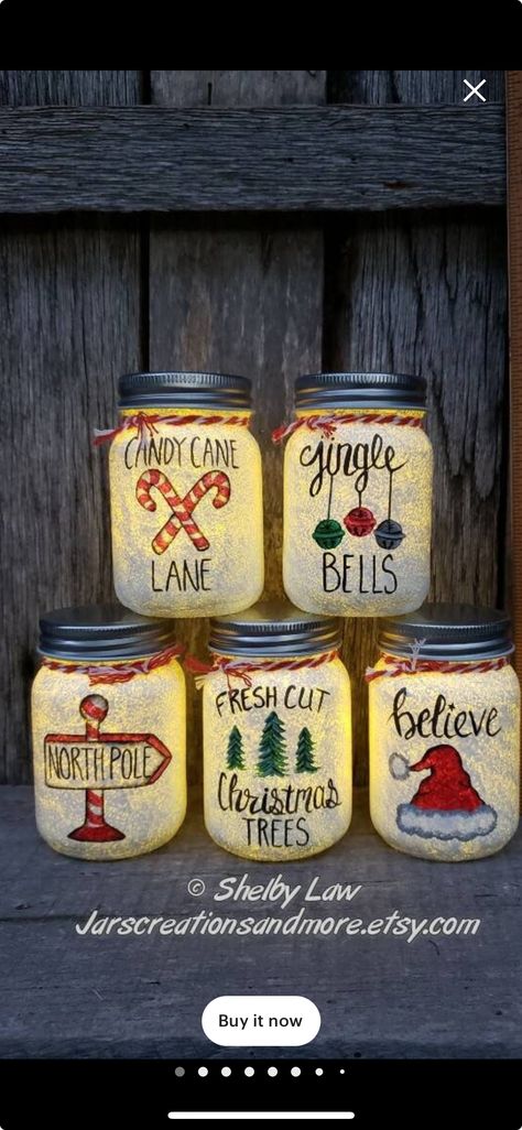 Christmas Ball Jar Ideas, Diy Mason Jar Crafts Christmas, Canning Jar Christmas Crafts, Christmas Jar Painting Ideas, Christmas Mason Jars Gifts, Christmas Mason Jar Ideas, Christmas Mason Jar Crafts, Jar Christmas Crafts, Jar Painting