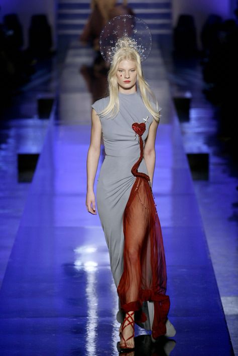 This is amazing!!! Jean Paul Gaultier Runway 90s, Jean Paul Gaultier 90s, Look Gatsby, 2007 Runway, Runway Gowns, Paul Gaultier Spring, Runway Fashion Couture, Outfit Look, Paul Gaultier