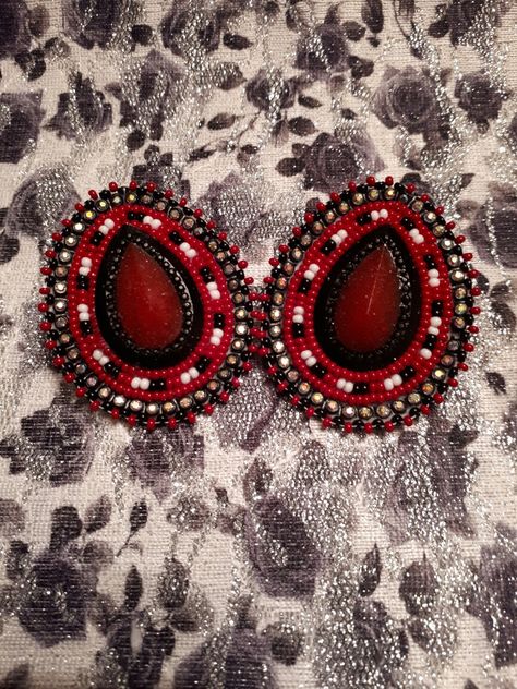 Cross Beads Designs Red Beaded Earrings Native, Cab Earrings, Native American Beadwork Earrings, Seed Bead Patterns Free, Cross Beads, Native American Beadwork Patterns, Native Beading, Beadwork Earrings, Native Beading Patterns