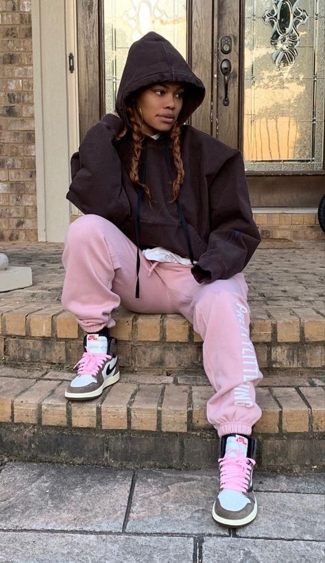 Sweats: @officialplt | Shoes: Travis Scott X @jumpman23 1’s ‘Mocha’ Travis Scott Jordan 1 Outfit Women, Travis Scott Jordan 1 Outfit, Mocha Jordan 1 Outfit, Travis Scott Shoes Outfit, Jordan 1 Mocha, Travis Scott Shoes, Shoes Nike Jordan, Travis Scott Jordan 1, Jordan 1 Outfit Women