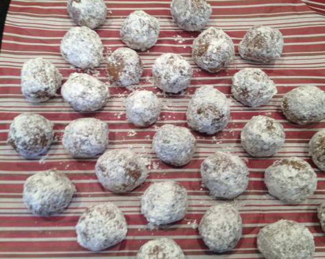 Bailey's Irish Cream Balls Recipe - Food.com Rum Balls, Boozy Desserts, Baileys Irish, Just Eat, Baileys Irish Cream, Vanilla Wafers, Christmas Sweets, Irish Recipes, Balls Recipe