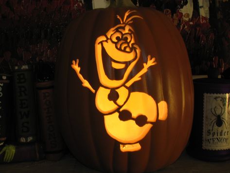 Frozen Olaf Pumpkin Disney Pumpkin Ideas, Pumpkin Carving Disney, Pumpkin Ideas Painted, Frozen Pumpkin Carving, Disney Pumpkin Carving Patterns, Elsa Pumpkin, Minion Pumpkin Carving, Olaf Pumpkin, Cute Pumpkin Carving