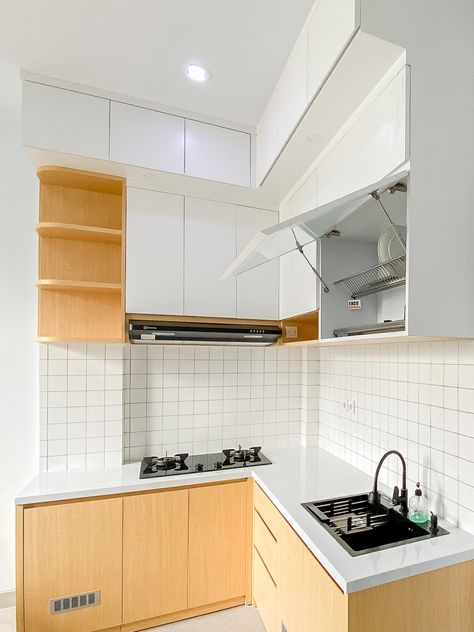 Kitchen Set Bali Small Kitchen Set Design, Very Tiny Kitchen Ideas, Kitchen Inspo Minimalist, Design Dapur Minimalis Small Kitchens, Small Kitchen U Shape, Kitchen Set Design Modern, Tiny L Shaped Kitchen, Tiny Kitchen Design Small Apartments, Kitchen Set Japandi