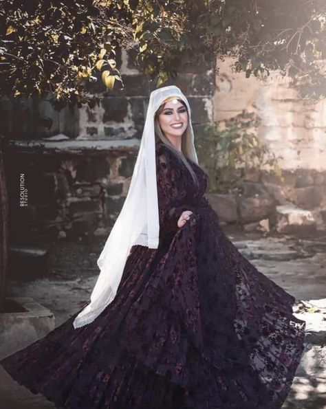 Traditional Syrian Clothing, Syria Clothes, Syrian Aesthetic, Syrian Clothing, Syrian Culture, Arabian Dress, Middle Eastern Fashion, Arab Fashion, Turkish Beauty