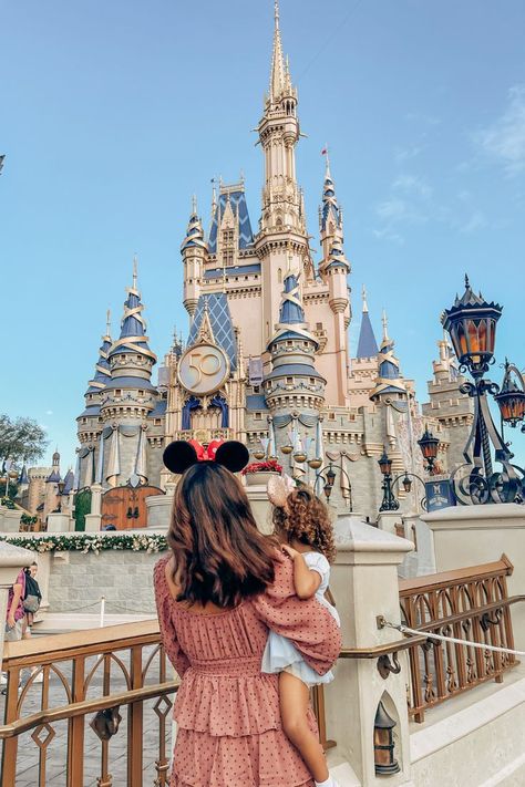 Disney World Wallpaper, Disney Picture Ideas Instagram, Disney World With Kids, Disney Picture Ideas, Disneyland Photography, Disney Outfits Women, Disney Photo Ideas, Family Disney Trip, Disney Paris