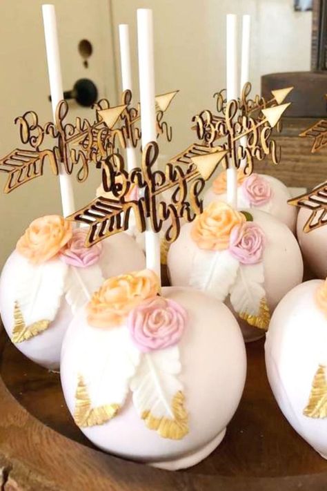 Boho Themed Candy Apples, Pocahontas Baby Shower Ideas, Dream Catcher Baby Shower Ideas, Boho Cakepops, Boho Desserts, Boho Cake Pops, Boho Chic Party, Boho Birthday Party, Bohemian Baby Shower