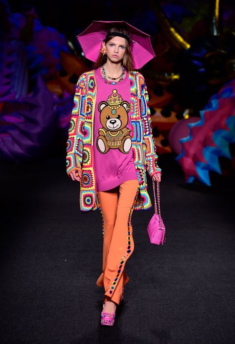 Loud Fashion, Colorful Editorial, Jeremy Scott Moschino, Umbrella Hat, Dolly Fashion, Mode Boho, Fashion Crochet, Jeremy Scott, Christopher Kane