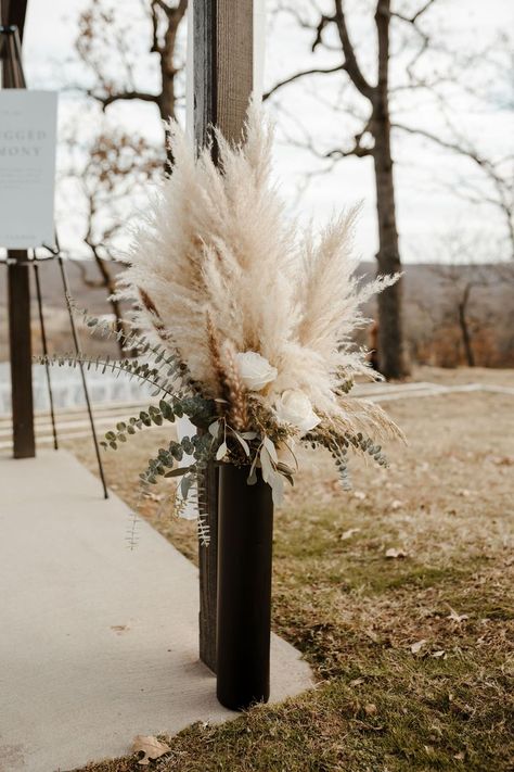 Pampas Grass And Roses, Pampas Grass Aisle, Wedding Colors Neutral, Neutral Fall Wedding, Black And White Modern Wedding, Vase Pampas, White Modern Wedding, Wedding Pampas, Neutral Wedding Decor