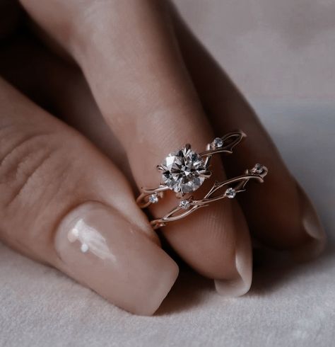 خواتم خطوبة, Pretty Engagement Rings, Princess Diamond Ring, Cute Engagement Rings, Fotografi Vintage, Future Engagement Rings, Dream Engagement, Dream Engagement Rings, Beautiful Engagement Rings