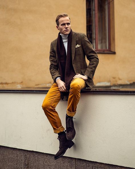 Mustard Pants Outfit, Yellow Pants Outfit, Dark Brown Suede Boots, Mustard Yellow Pants, Mustard Pants, Best Man's Outfit, Dapper Outfit, Cream Turtleneck Sweater, Blazer Outfits Men