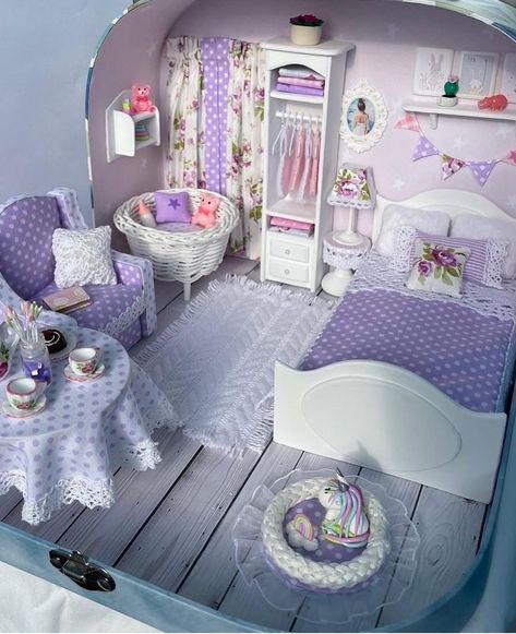 Shoe Box Crafts For Kids, Doll House Interior Ideas, Doll Room Ideas, Diy Doll Room, Doll House Diy, Doll Bedroom, Miniature Bedroom, Ikea Dollhouse, Doll Suitcase