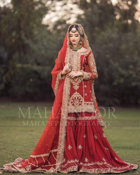 Latest Formal Wedding Bridal Sharara Designs 2021-2022 Collection Bridal Sharara Designs, Gharara Designs Pakistani Bridal, Garara Dress, Bridal Sharara, Bridal Dresses 2022, Gharara Designs, Pakistani Bridal Lehenga, Dulhan Dress, Sharara Designs