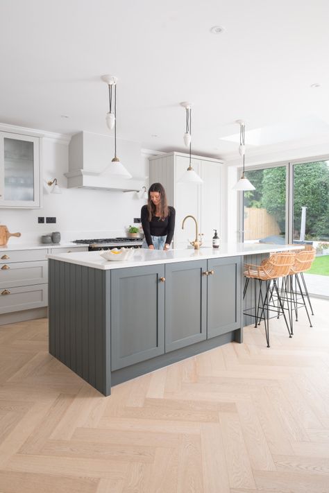 Shaker Kitchens With Islands, Integrated Extractor Hood, Shaker Kitchen Modern, Shaker Kitchen With Island, Modern Shaker Style Kitchens, Shaker Kitchen Island, Contemporary Shaker Kitchen, Lacanche Range, Modern Shaker Kitchen