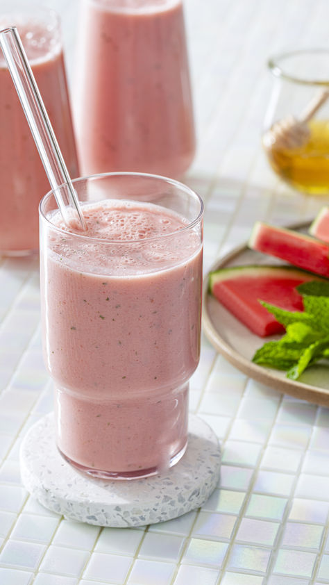 Smooth, creamy and delicious, this watermelon yogurt mint smoothie is the perfect satisfying snack. Watermelon Yogurt, Watermelon Smoothie Bowl, Lemonade Punch Recipe, Vacation Recipes, Watermelon Smoothie, Lemonade Punch, Mint Smoothie, Yogurt Smoothie, Watermelon Drink