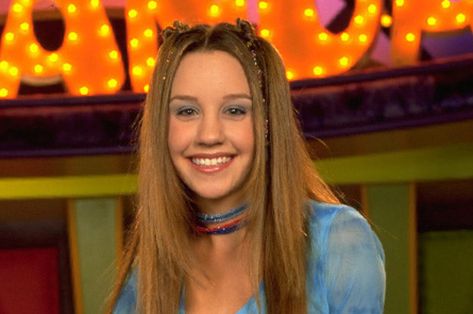 Amanda Bynes 2000s, The Amanda Show, Amanda Show, 2000s Hair, Amanda Bynes, Rainbow Fish, Pop Rocks, 2000s Fashion, Social Media Platforms