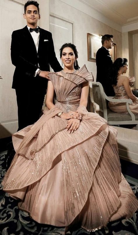 Gowns Dresses For Engagement, Evening Gowns For Engagement Indian, Gowns Dresses Elegant Indian, Reception Gowns Indian Bridal Latest, Gowns Dresses Indian Engagement, Indian Wedding Gowns Engagement, Reception Gowns Indian Bridal, Engagement Gowns Elegant, Engagement Gowns Indian