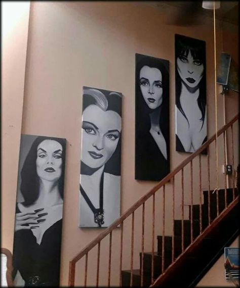 Addams Family Bedroom Decor, Goth Wall Decor Ideas, Addams Family Bedroom, Goth Room Aesthetic, Addams Family Tattoo, Goth Houses, Gothic Decor Bedroom, Goth Bedroom, Gothic Room