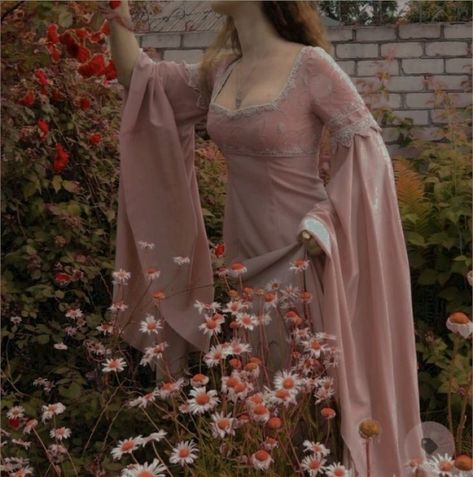 Pink Elven Dress, Pink Medival Dresses, Elf Dress Aesthetic, Pink Elf Aesthetic, Princess Outfits Medieval, Medival Dresses Aesthetic, Medieval Dress Aesthetic, Winterfell Dress, Pink Fantasy Dress