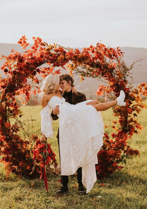 12 Modern Ideas to Plan the Ultimate Fall Wedding White Wedding Boots, Fall Ceremony, Fall Wedding Arches, Flower Crown Hairstyle, Wedding Boots, Wedding Inspiration Fall, Fall Wedding Colors, Floral Arch, Western Wedding