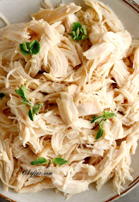 Easy Poached Chicken Breast - Chefjar Poached Chicken Recipes, Chicken Breast Sandwich Recipes, Poaching Chicken, Garlic Chicken Breast Recipes, Chicken Breast Sandwich, Malai Chicken, Poached Chicken Breast, Chicken Breasts Recipe, Eat More Chicken