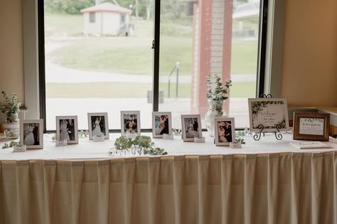 Table with 7 photos of wedding couples from the bride and groom’s family presented at the entrance of the reception. Ancestry Table Wedding, Generations Of Love Wedding Table, Parents Wedding Photos, Grandparents Wedding, Wedding Photo Table, Apple Wedding, Family Wedding Photos, Memory Table, Welcome Table