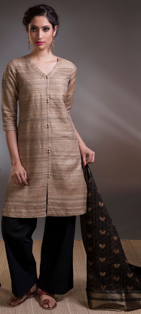 #gicha #silk #pants #front-open #kurta #subtle #elegant #women #fashion #Fabindia Front Open Kurti Designs, Brocade Blouse Designs, Diwali Design, Open Dress, Kurti Patterns, Kurta Design, Pakistani Fashion Party Wear, Kurta Neck Design, Dress Neck Designs