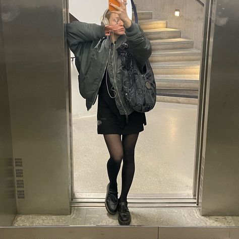 Olivia Halle, Cold Outfits, Skirt Outfit, Street Wear Urban, Halle, Skirt Outfits, Fitness Inspo, Instagram Fashion, Pretty People