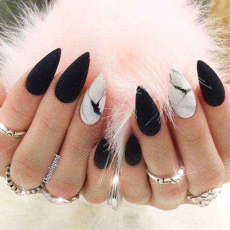 Edgy Ideas for Matte Black Nails to Break the Manicure Monotony ★ See more: https://naildesignsjournal.com/matte-black-nails-designs/ #nails Nail Grunge, Nails Grunge, Black And White Nails, Black Stiletto Nails, Matte Black Nails, Accent Nail, Goth Nails, Grunge Nails, Nails White