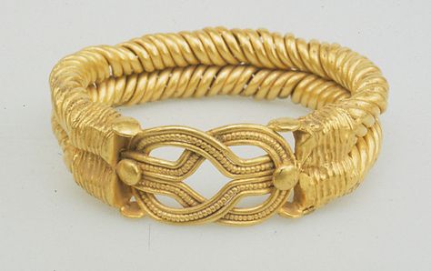 Ancient Jewels and Jewelry Roman Jewellery, Gold Knot Bracelet, Ancient Roman Jewelry, Egyptian Bracelet, Helen Dardik, Back To University, Byzantine Gold, Ancient Egyptian Jewelry, Ancient Jewels