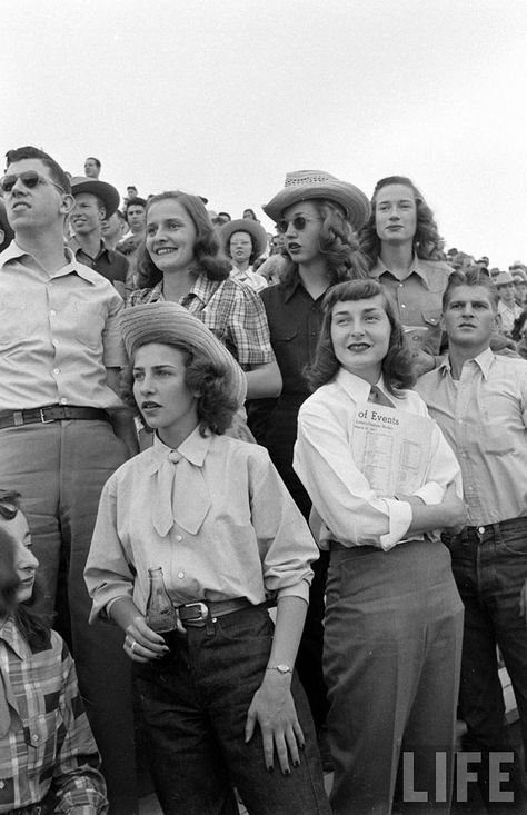 1940s American cowgirls Vintage Western Wear, Miss Moss, Vintage Cowgirl, 1940s Fashion, Moda Vintage, Life Magazine, Cowgirl Style, Vintage Western, Mode Vintage