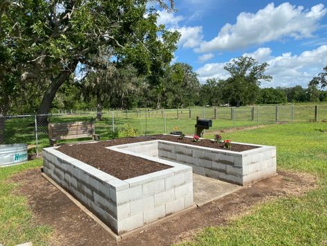 Raised Flowerbed, Building A Raised Bed, Raised Garden Beds Diy Vegetables, Cinder Block Garden, Building A Raised Garden, Diy Raised Garden, Raised Garden Beds Diy, Easy Landscaping, Rustic Flower