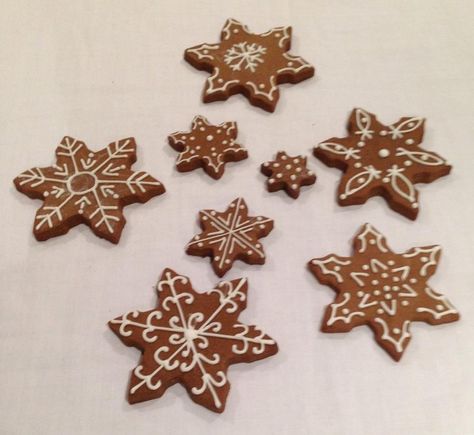 Snow flake cookies Cookies Design, Desert Ideas, Snowflake Cookies, Faux Snow, Snow Flakes, Snow Flake, Cookie Designs, Gingerbread Cookies, Christmas Cookies