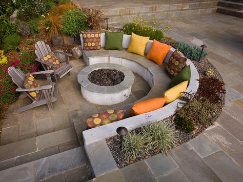 Sunken fire pit... YES, another one. :o] Patio Pavilion, Sunken Seating, Cheap Fire Pit, Design Per Patio, Sunken Patio, Sunken Fire Pits, Modern Gardens, Fire Pit Seating Area, Outside Fire Pits