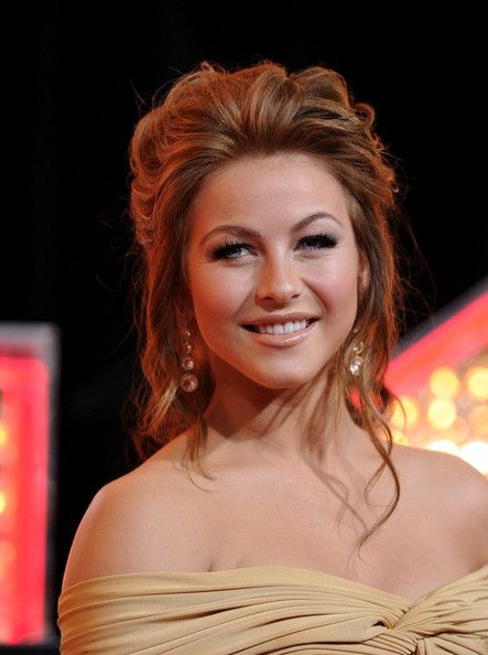 Julianne Hough Burlesque, Burlesque Movie, Julianne Hough Photo, Woman Crush Wednesday, New York Stock Exchange, Television Production, Cher Bono, Initial Public Offering, Diane Lane