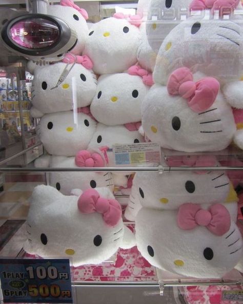 Kanji Love, Charmmy Kitty, Hello Kitty Aesthetic, Hello Kitty Accessories, Claw Machine, Pink Hello Kitty, Kawaii Plushies, Hello Kitty My Melody, Hello Kitty Items