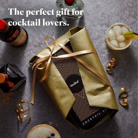 Whether you are a budding bartender or master mixer, bring the bar to your home with the VonShef cocktail kit. The striking hammered design will have you feeling like you are in a swanky cocktail bar, shaking up tipples that transport you. Packaged in a sleek gift box, give the gift of mixology. Included in the cocktail shaker set you will find a 750ml shaker with a built-in strainer, Hawthorne strainer, muddler, double jigger, and bar spoon. All components are specially selected to help you create all your favourites, shaken or stirred, long or short. Crush herbs with the muddler, measure out the perfect amounts using the double 25/50ml jigger, stir together with the long-handled spoon, and give it all a good old shake. Finally, use the strainers to serve up cocktail bar-worthy tipples.