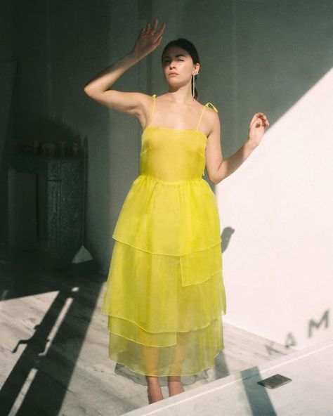 KAMPERETT (@kamperett) • Instagram photos and videos Organza Midi Dress, Quoi Porter, Look Formal, Neckline Dress, Tiered Midi Dress, Silk Organza, Midi Length Dress, Vestidos De Noche, Black Midi Dress