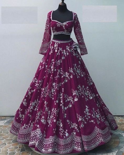 Lehenga Designs For Women, Haldi Ceremony Lehenga, New Lehenga Designs, Indian Designer Lehenga, Pakistan Design, Bridesmaids Lehenga, Blessing Ceremony, New Lehenga, Purple Lehenga