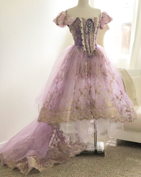 Fairytale Clothes, Rapunzel Wedding Dress, Tangled Dress, Robes Quinceanera, Rapunzel Outfit, Rapunzel Wedding, Tangled Wedding, Quinceanera Themes Dresses, Rapunzel Dress