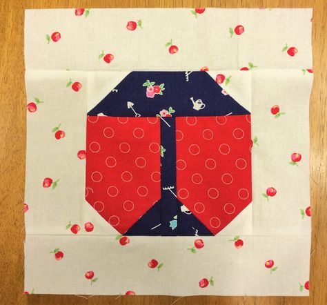 Fluffy Puppy Quilt Works: Ladybug Quilt Block Tutorial Ladybug Quilt Block, Bug Quilt Pattern, Quilt Block Ideas, Ladybug Pillow Pattern, Ladybug Quilt, Puppy Quilt, Ladybug Pillow Pet, Ladybug Pattern, Fluffy Puppy