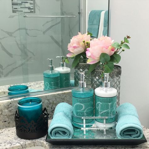 Turquoise Bathroom Decor, Bathroom Counter Decor Ideas, Teal Bathroom Decor, Mermaid Bathroom Decor, Turquoise Bathroom, Small Apartment Bathroom, Bathroom Counter Decor, Teal Bathroom, Cheap Bathrooms