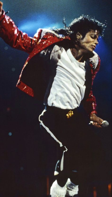 Beat It Michael Jackson, Michael Jackson Bad Tour, Mj Bad, Jar Jar Binks, Musica Salsa, Michael Jackson Dangerous, Hee Man, Michael Jackson Wallpaper, Photos Of Michael Jackson