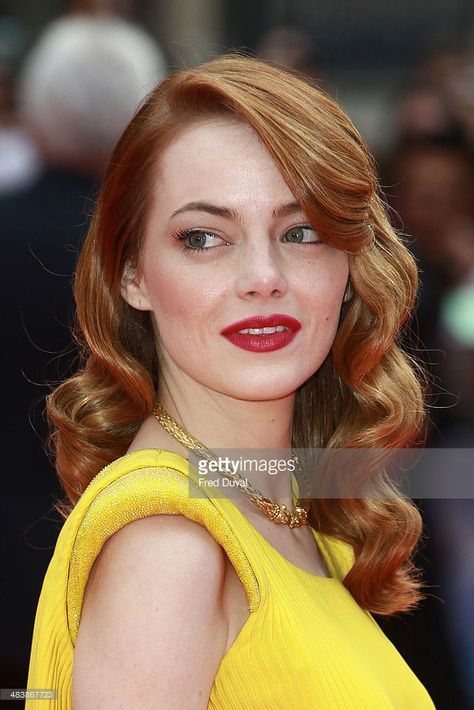 Emma Stone attends the premiere of 'The Amazing Spider-Man 2' at Odeon Leicester Square on April 10, 2014 in London, England. Old Hollywood Glam Hairstyles, Hollywood Glam Hairstyles, Enma Stone, Hollywood Glam Hair, Glam Hairstyles, Emma Stone Hair, Redhead Hairstyles, Old Hollywood Hair, Lake Hair Styles