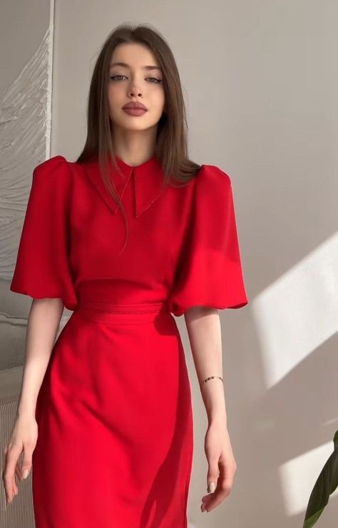 Medium Long Haircut, Party Dress Red, Woman Images, Long Haircut, Red Casual Dress, Elegant Dresses Classy, Trendy Dress Outfits, Foto Poses, Elegante Casual