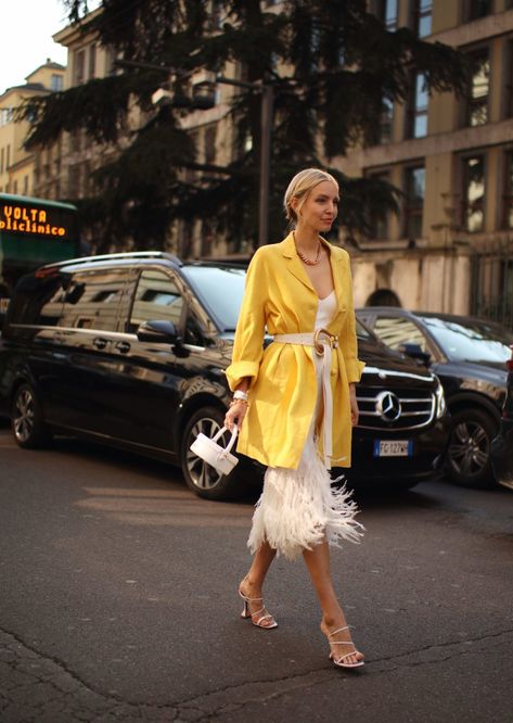 Leonie Hanne, Coat With Belt, Lapel Coat, Looks Street Style, Street Style Chic, Street Style Inspiration, 인물 사진, Fashion Week Street Style, Mellow Yellow