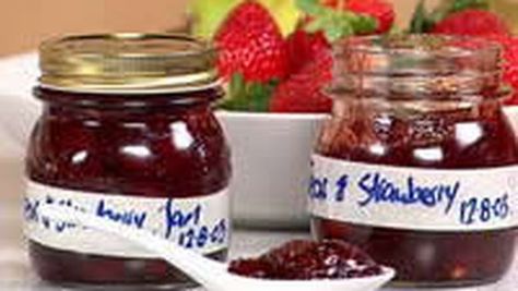 Strawberry And Pear Jam - 9Kitchen Pear Jam, Canned Fruit, Jam Recipe, Favor Labels, Jam Recipes, Strawberry Jam, Canning Recipes, Cooking Kitchen, Lemon Juice